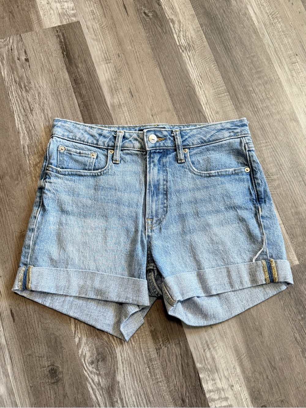 Light Wash Denim Cuffed Women's Jean Shorts size 6
